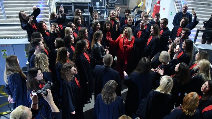 The UniLodz choir members during a meeting with Beata Kozidrak after the concert