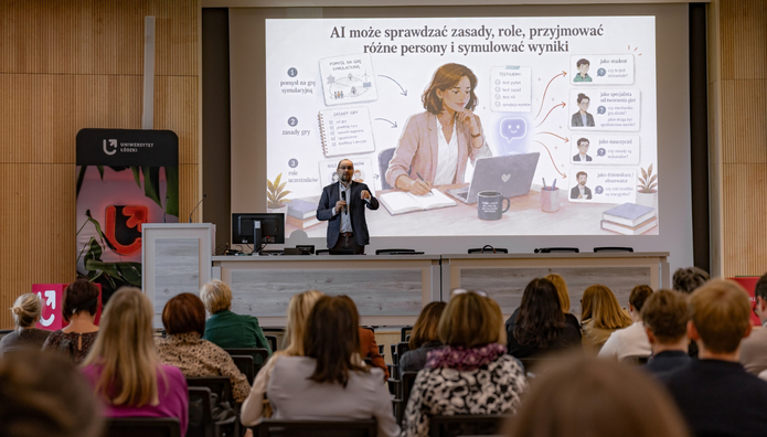 A view of a lecture hall at the University of Łódź. In the foreground, participants are seated facing the speaker, who is addressing the audience into a microphone. Behind him, a presentation is displayed regarding the use of artificial intelligence to analyze rules, adopt various roles, and simulate outcomes. On the left, there is a banner featuring the University of Łódź logo
