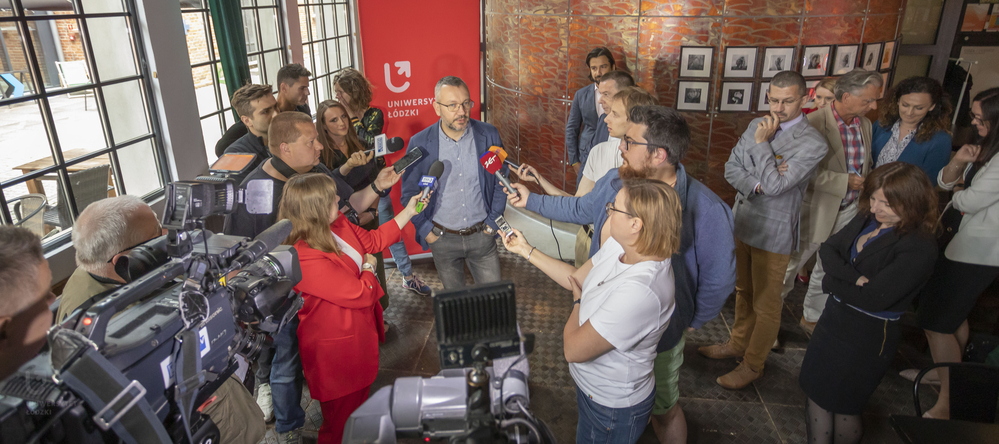 uczestnicy podczas briefingu z mediami na śniadaniu prasowym