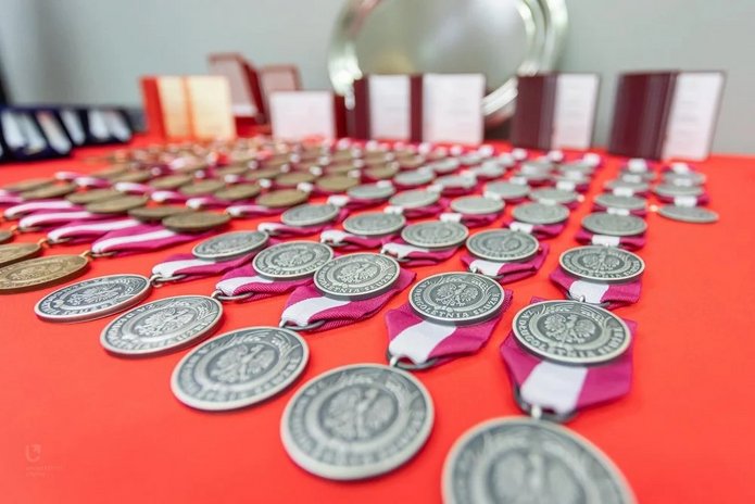 [Translate to English:] medale