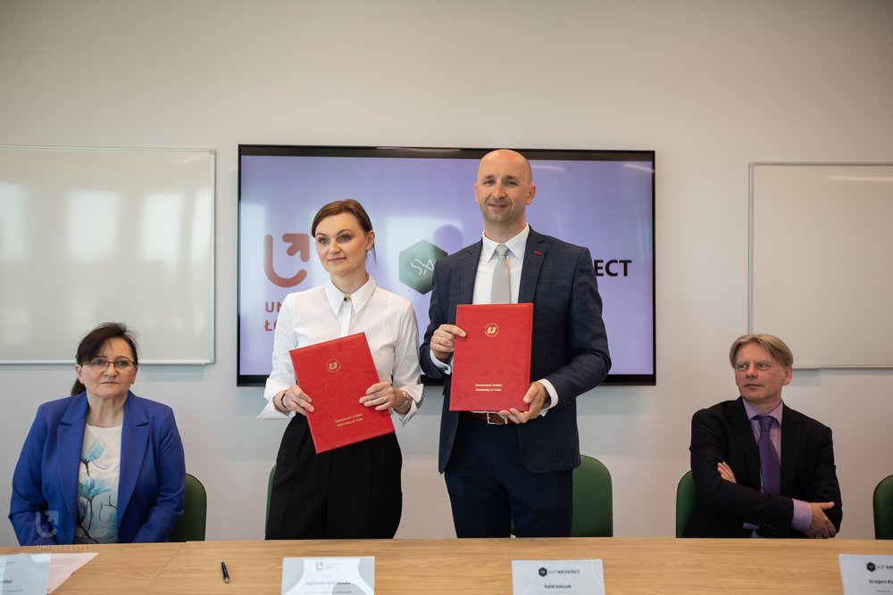 Signing of the agreement between the University of Lodz and SoftArchitect