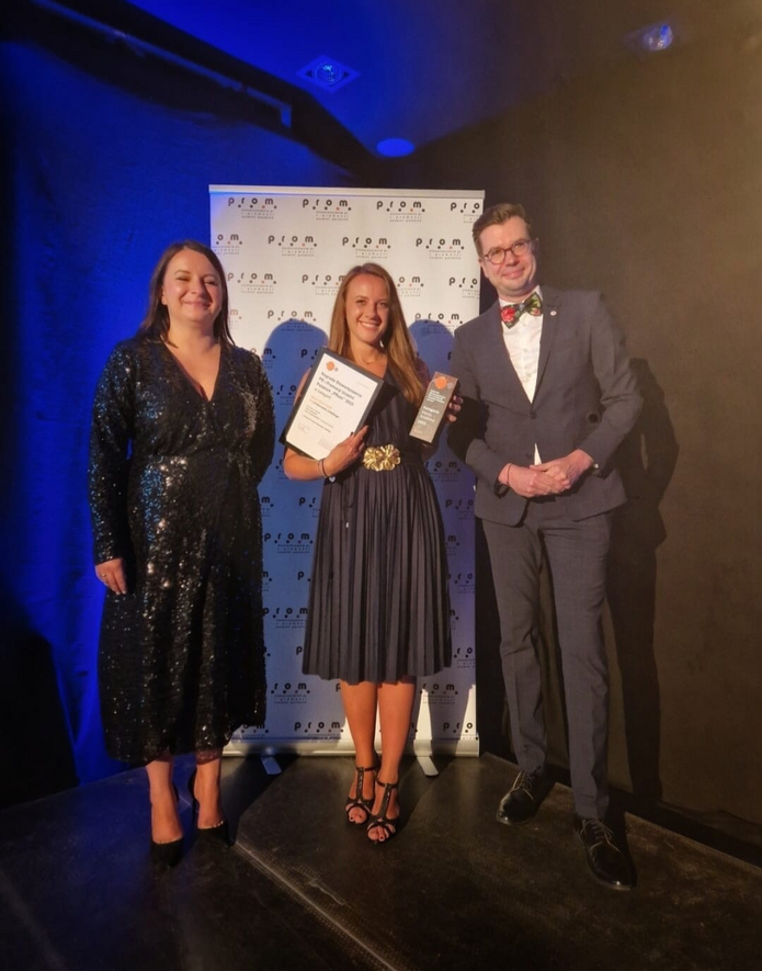 award ceremony during the PRom gala, the award is received by Iwona Ptaszek-Zielińska from the Press Office of the University of Lodz