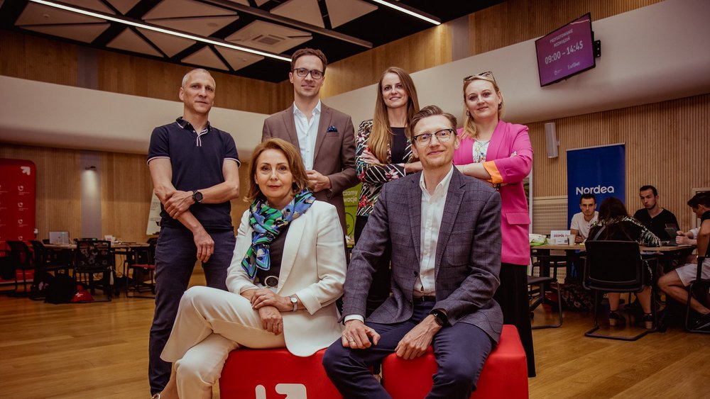 Photo: Łukasz Dobiński, Career Office, University of Lodz Participants of the briefing in a group photo