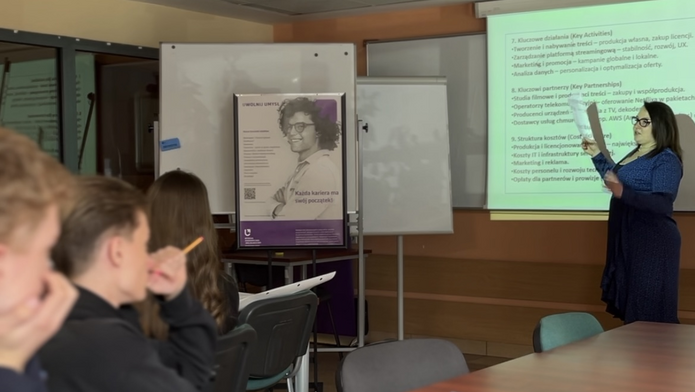 Osoby uczestniczące w spotkaniu na Wydziale Ekonomiczno-Socjologicznym UŁ